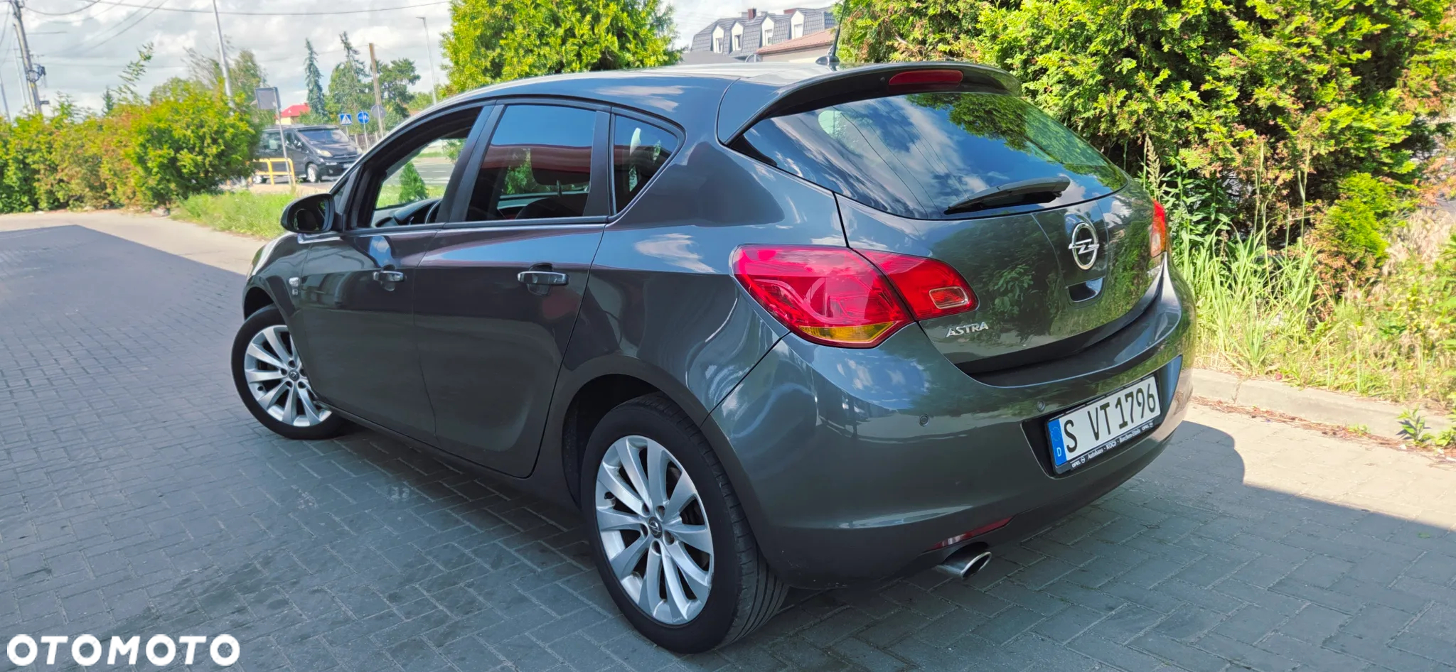 Opel Astra 1.4 Turbo 150 Jahre - 11