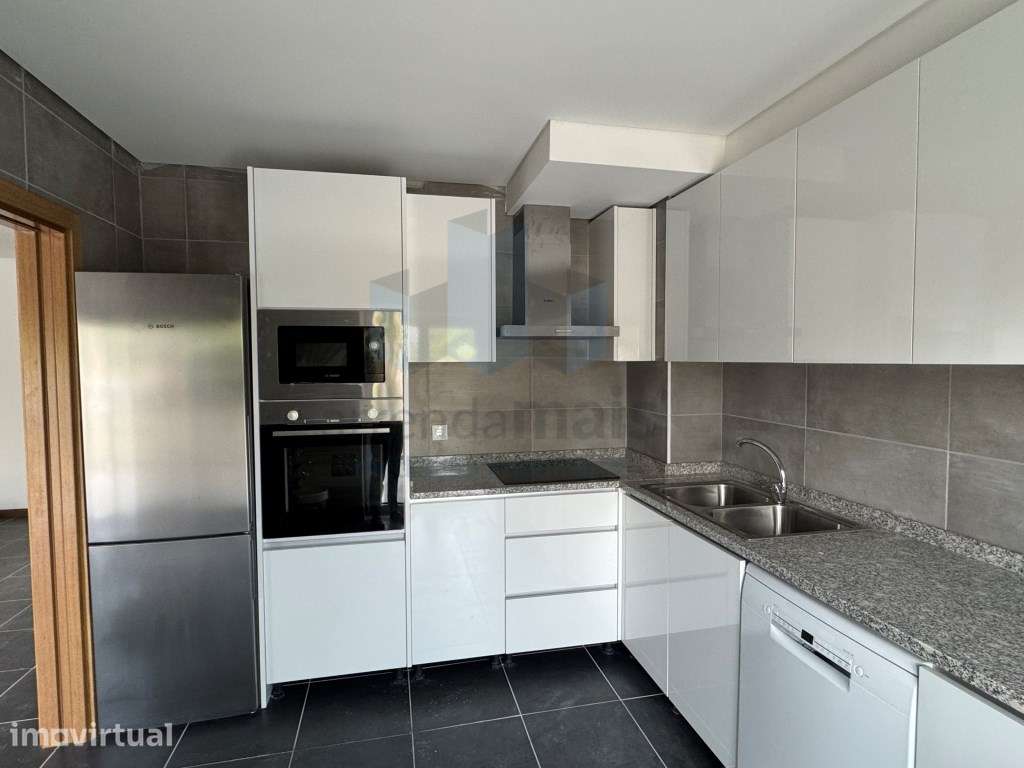 Arrenda-se em Coimbra, apartamento T3 + Garagem NOVO - Grande imagem: 4/4