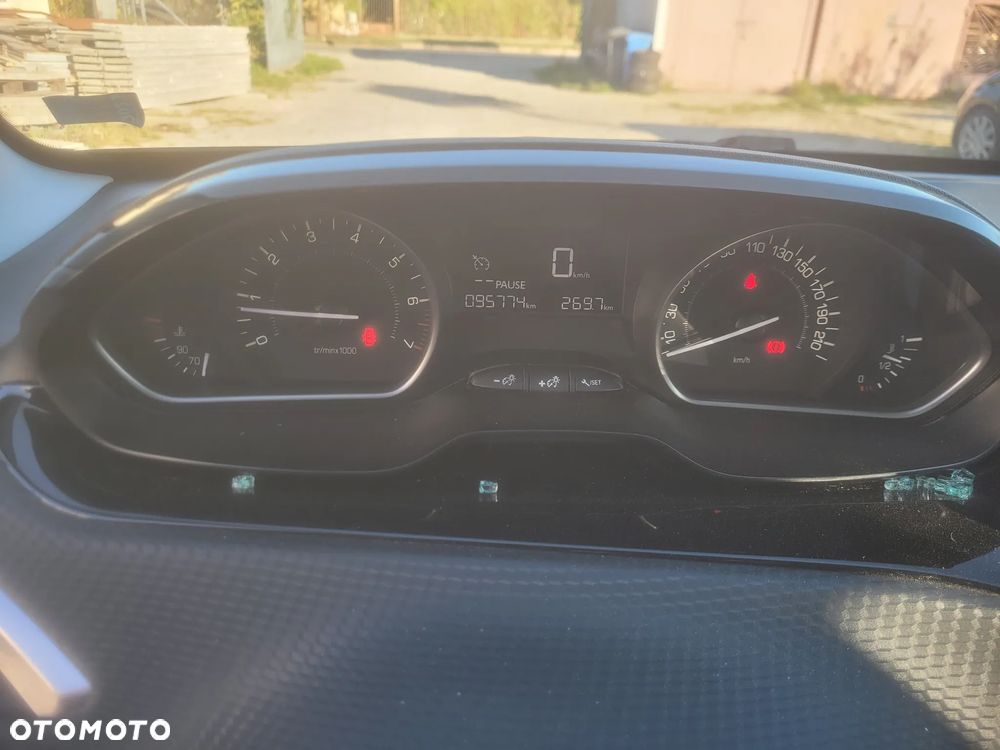 Peugeot 2008 PureTech 82 Allure - 24