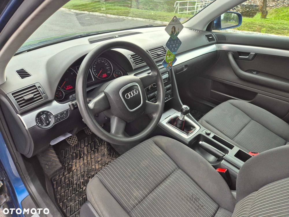 Audi A4 Limousine - 6