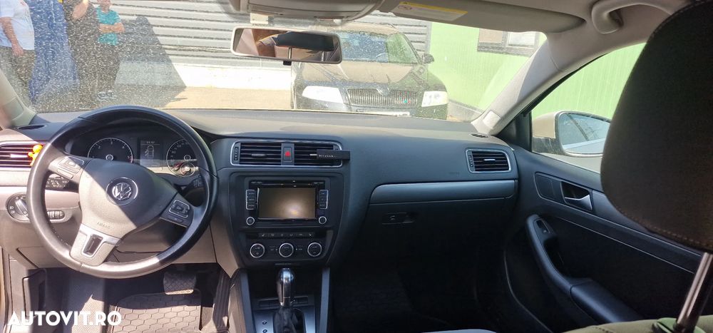 Volkswagen Jetta 2.0 TDI CR DPF DSG Highline - 4