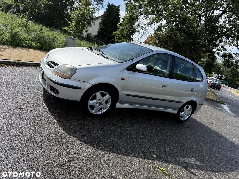 Nissan Almera Tino - 1