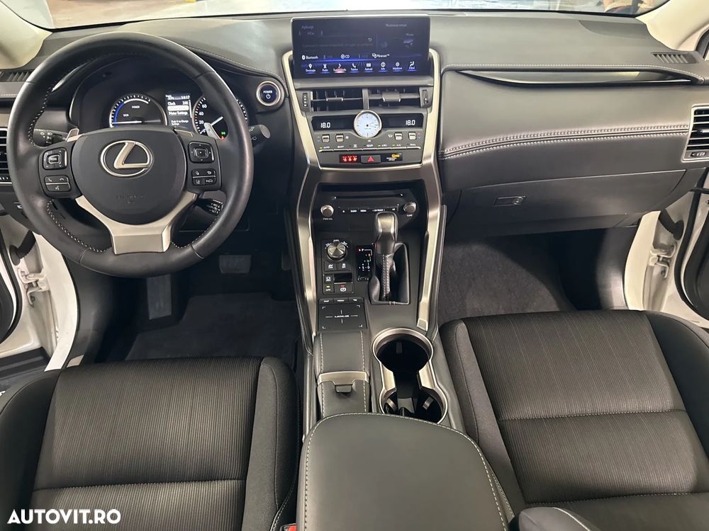 Lexus Seria NX 300h - 10