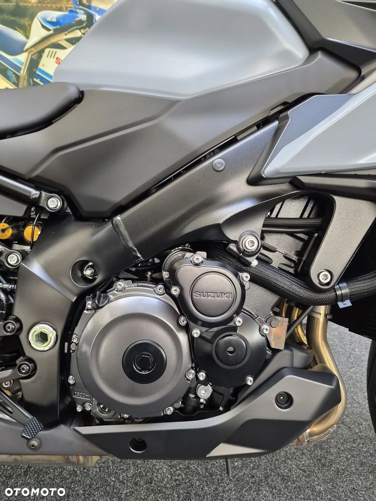 Suzuki GSX 1000 - 11