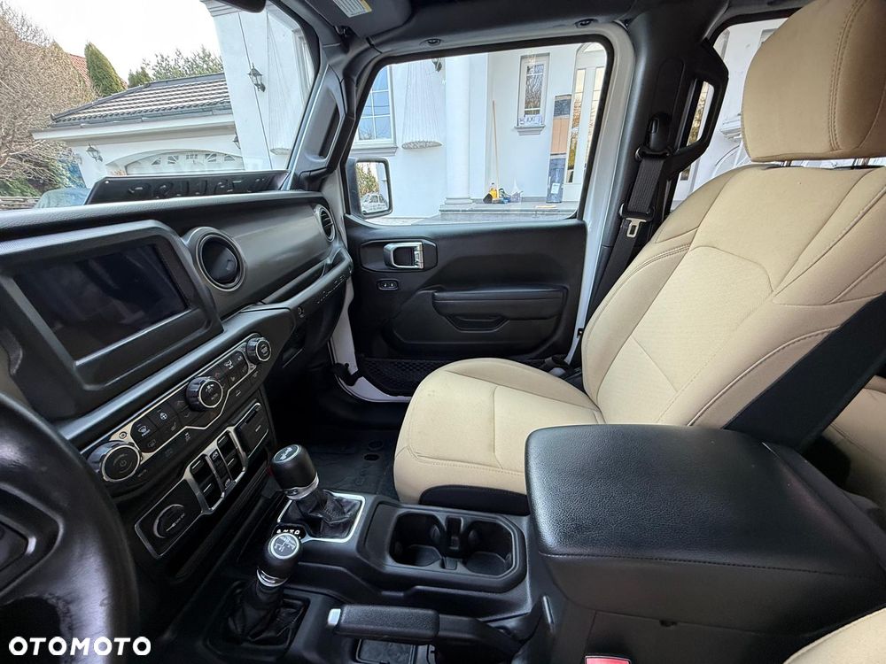 Jeep Wrangler - 16