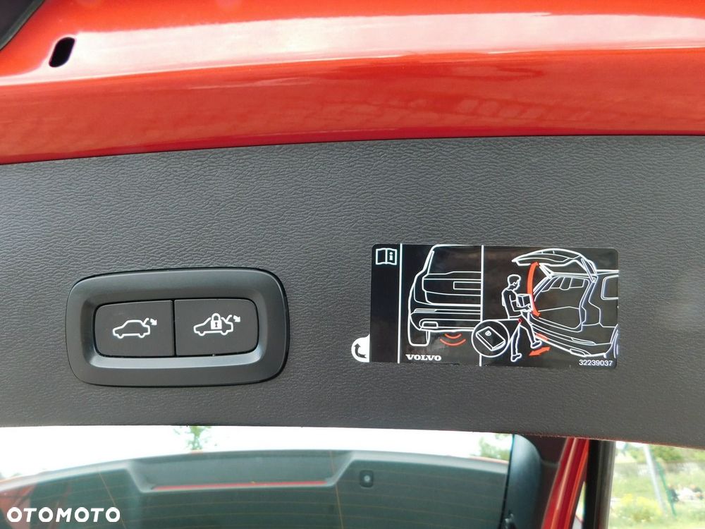 Volvo XC 40 T3 Geartronic Momentum Pro - 26