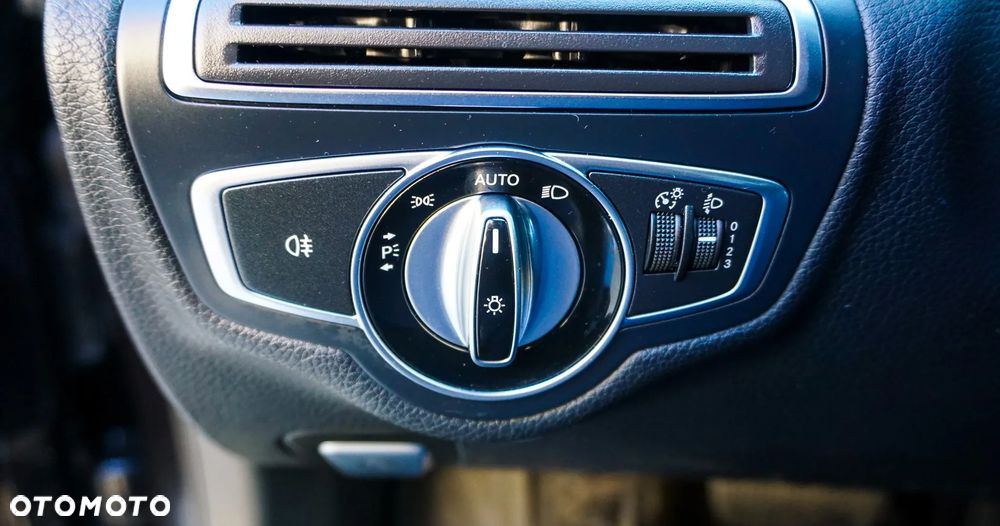 Mercedes-Benz Klasa C 180 7G-TRONIC Avantgarde - 32