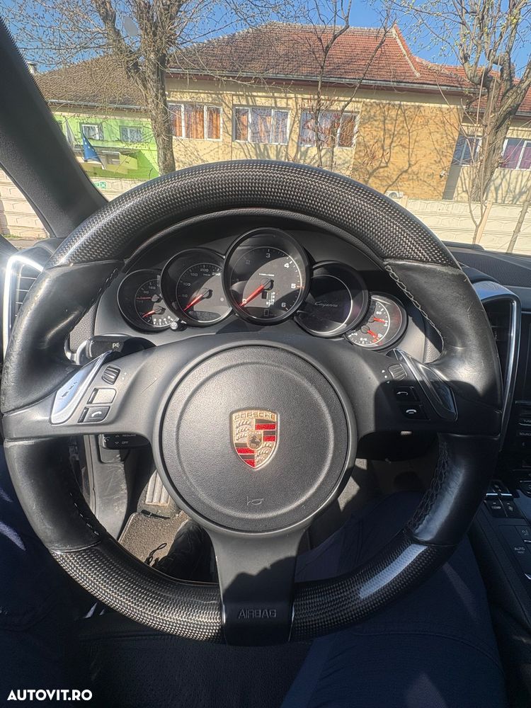 Porsche Cayenne 3.0 L V6 - 5