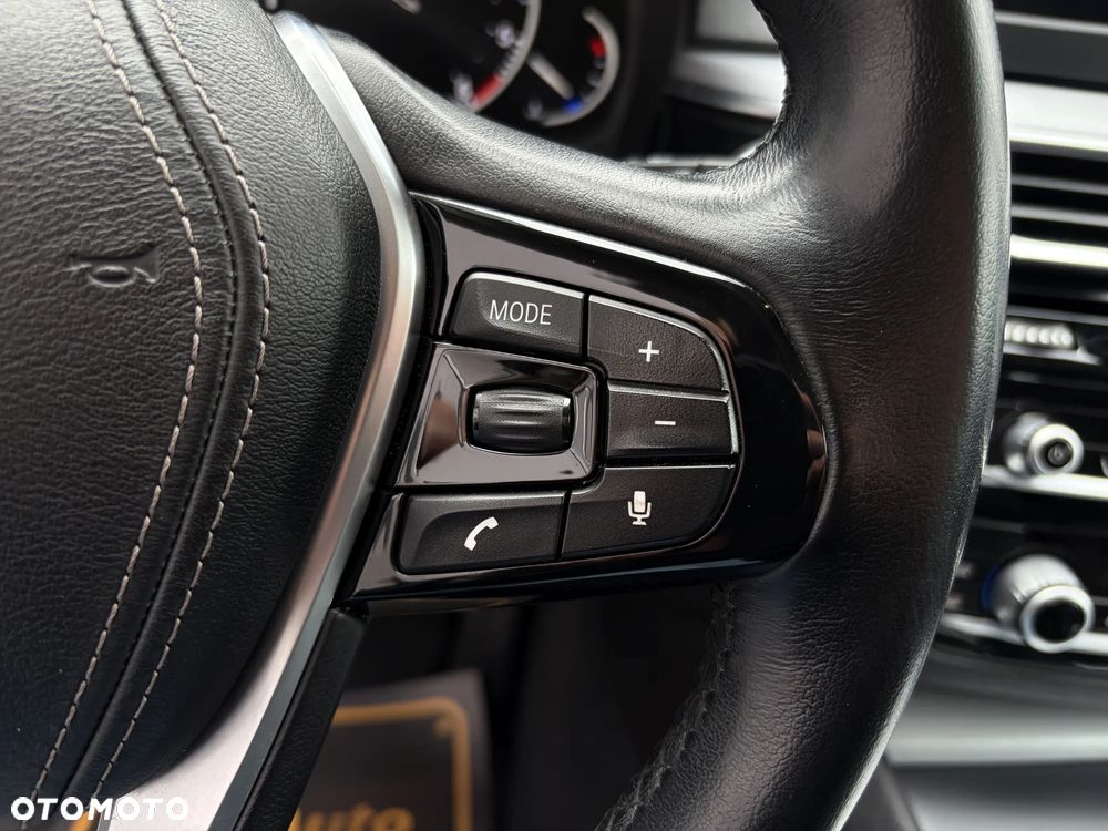 BMW Seria 5 520d - 25
