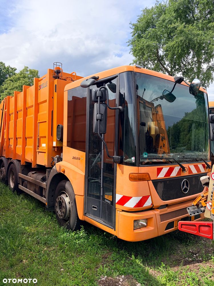 Mercedes-Benz ECONIC - 8