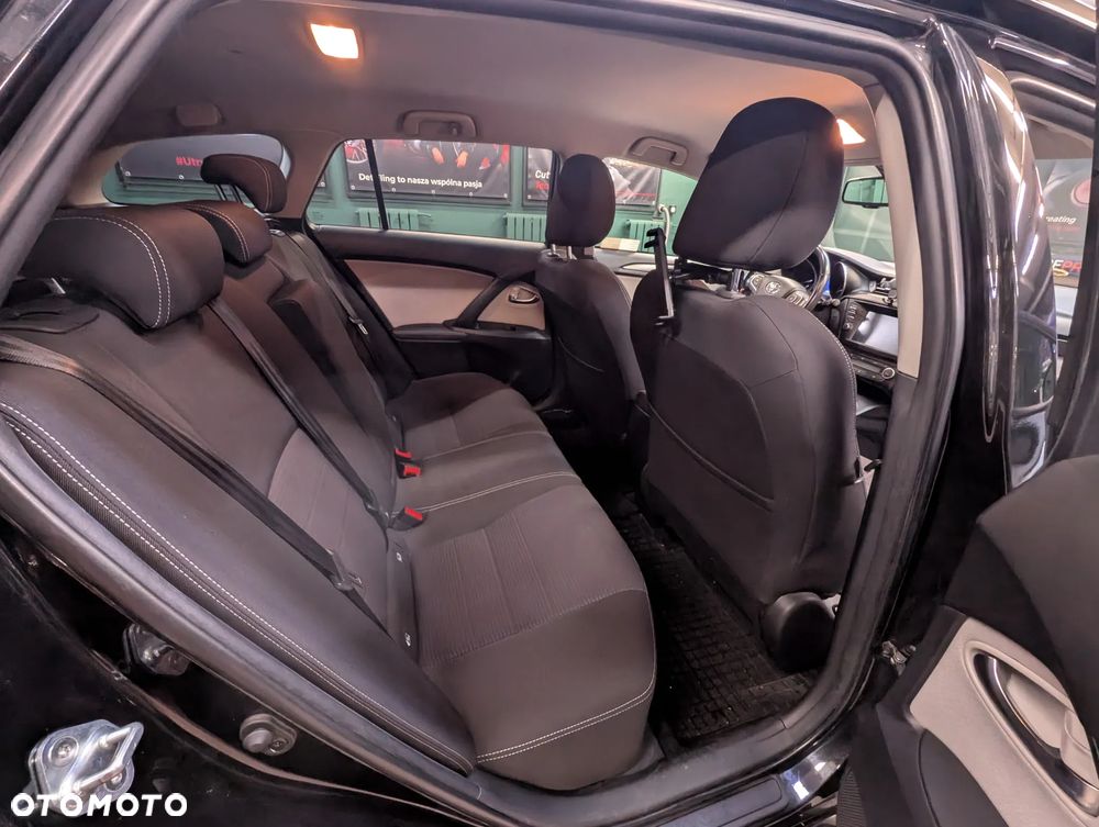 Toyota Avensis - 6