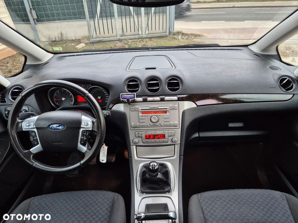 Ford Galaxy 2.0 Ghia - 20