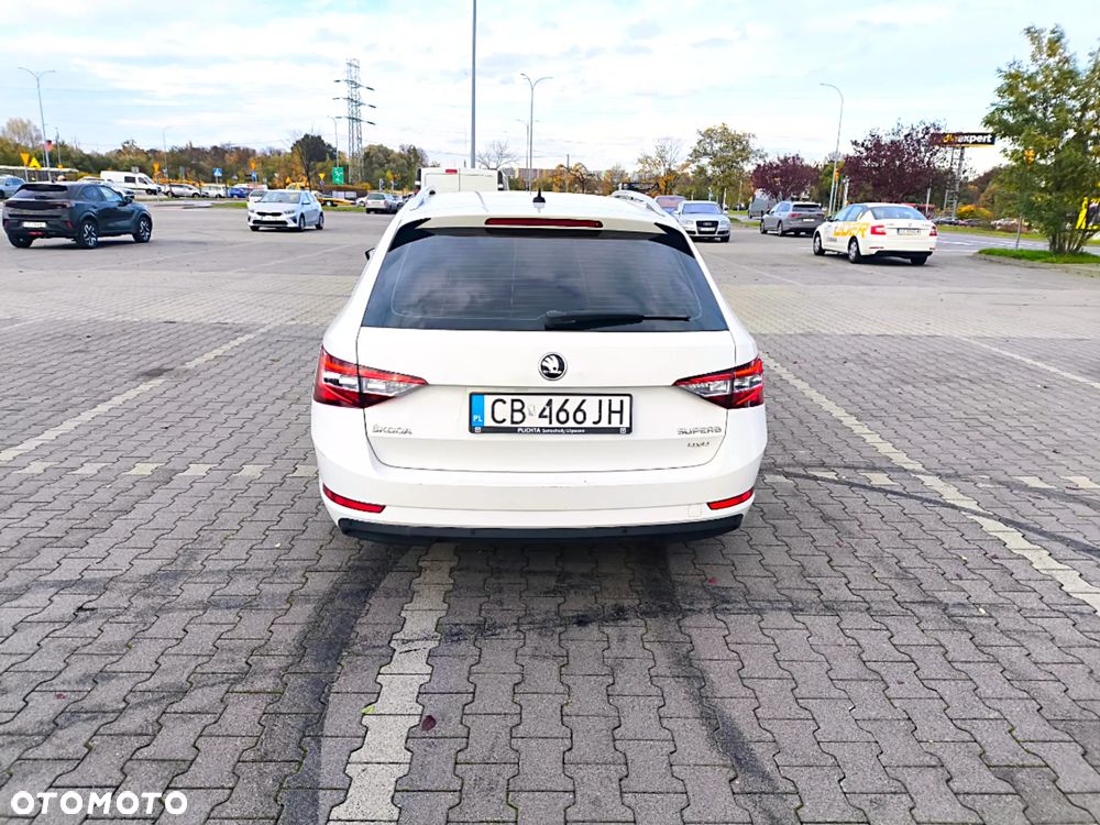 Skoda Superb 2.0 TDI 4x4 Style DSG - 8