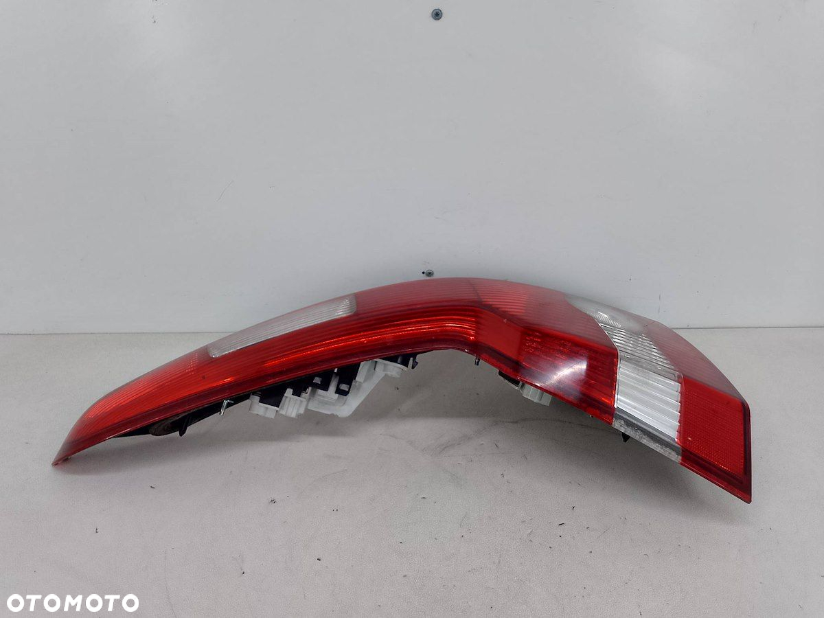 LAMPA TYLNA LEWA VOLVO V50 30678745 KOMBI - 2
