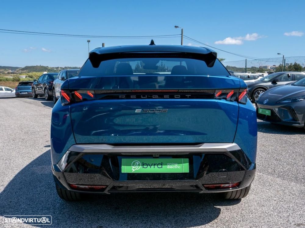Peugeot e-3008 73 kWh GT — fotografia 10