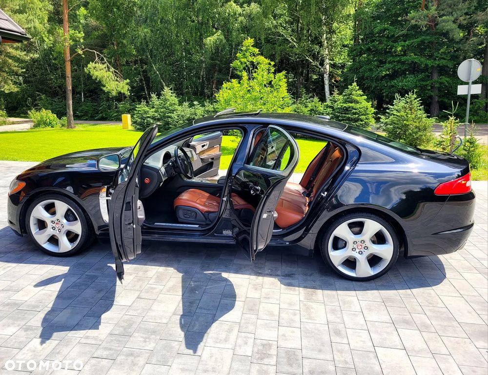 Jaguar XF 4.2 Super V8 - 1