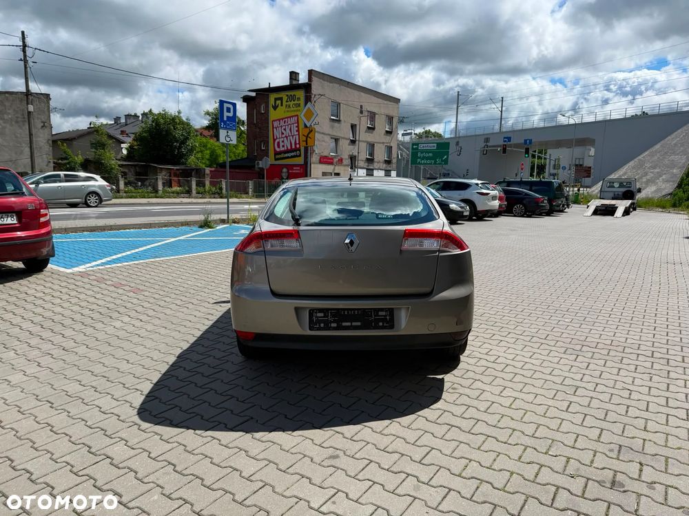 Renault Laguna 1.6 16V Emotion - 8