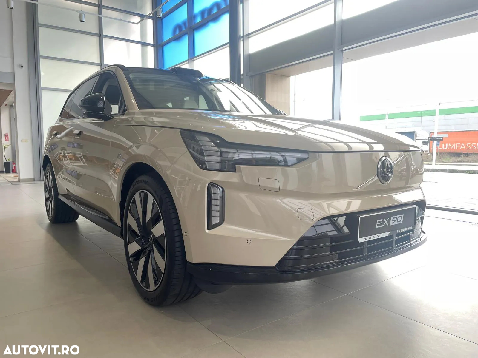 Volvo EX90 - 3