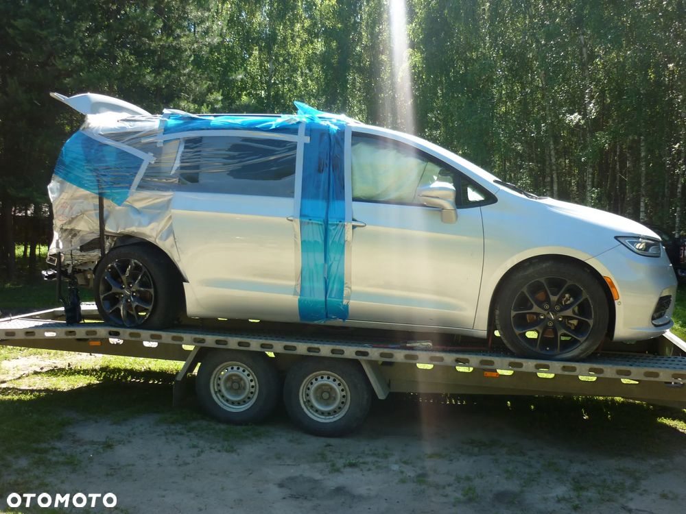 Chrysler Pacifica - 4