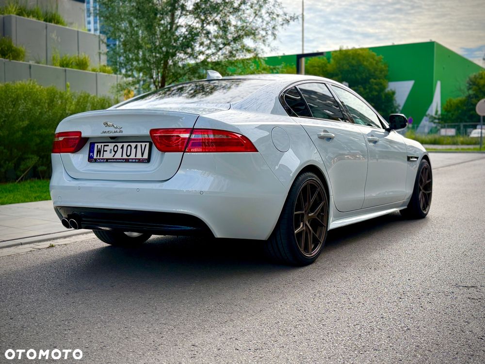 Jaguar XE 2.0 D R-Sport - 5