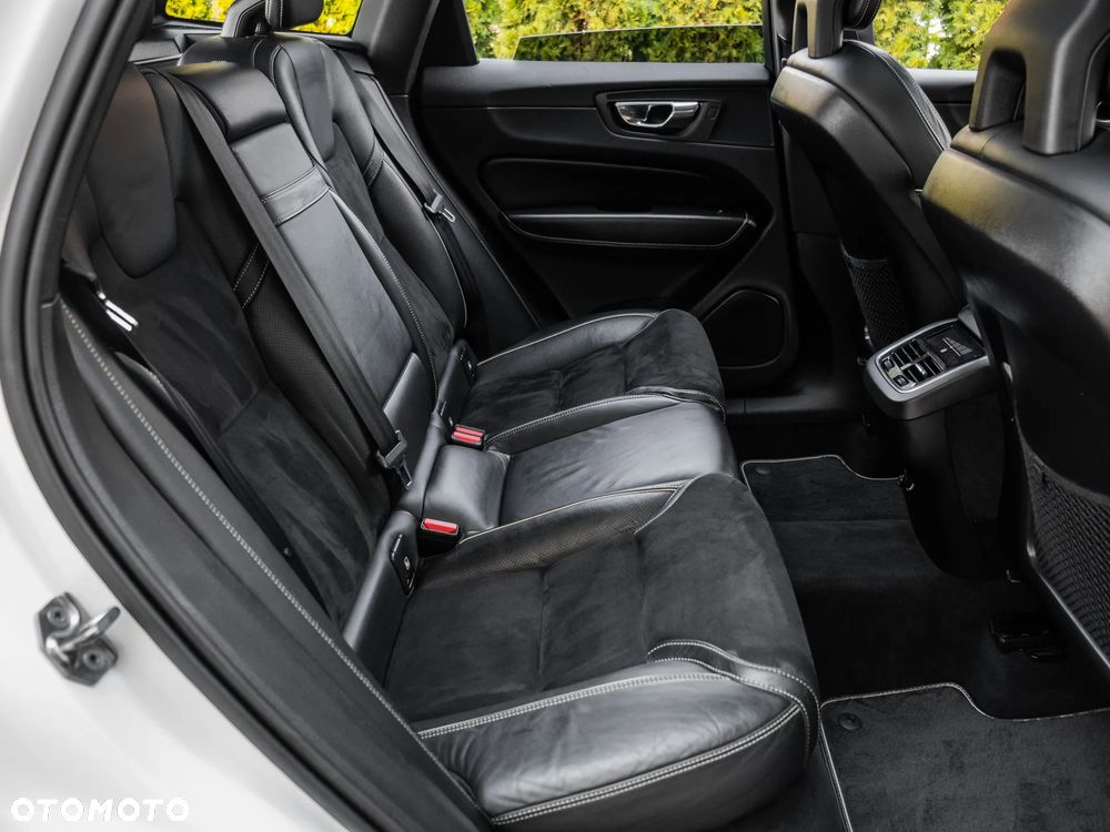 Volvo XC 60 D4 AWD Geartronic RDesign - 16