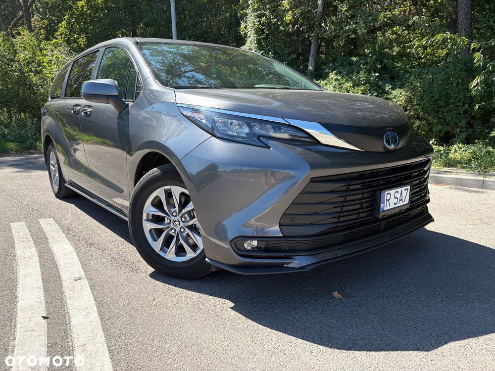 Toyota Sienna - 1