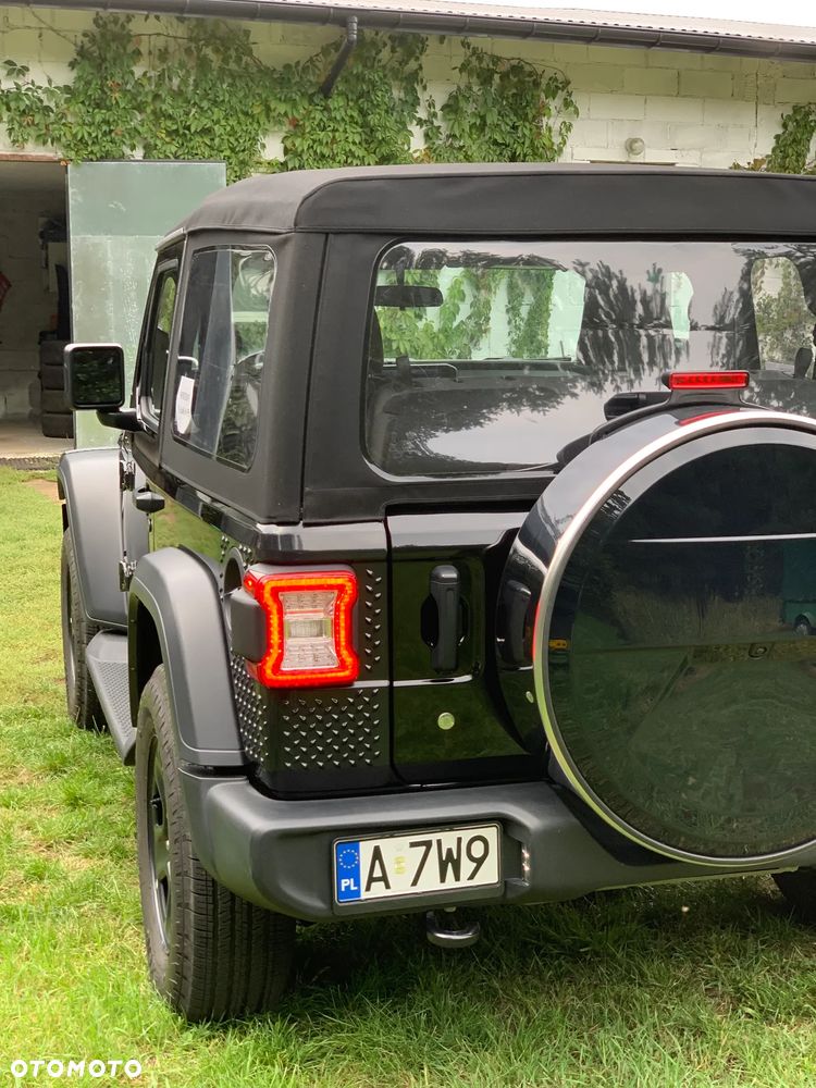 Jeep Wrangler - 11