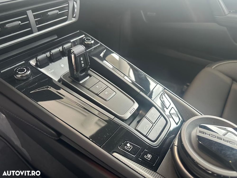 Porsche 911 Carrera 4 GTS PDK - 19