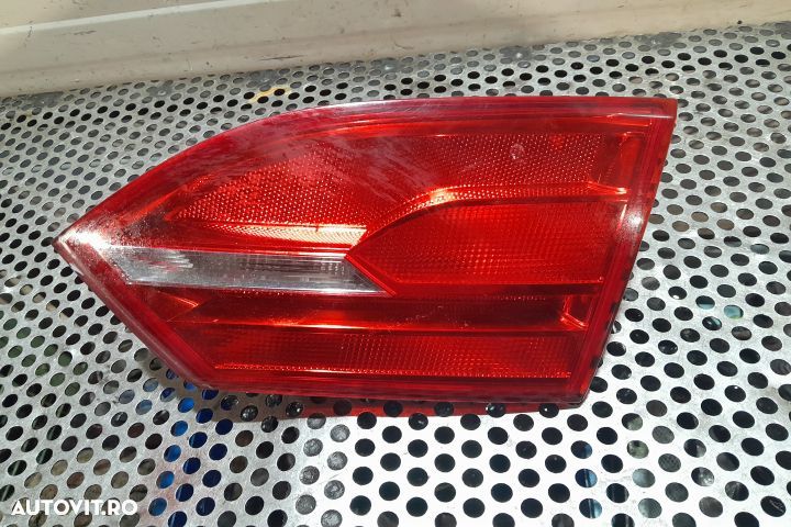 Lampa / Tripla stop dreapta pe capota portbagaj Volkswagen VW Jetta 6 - 1