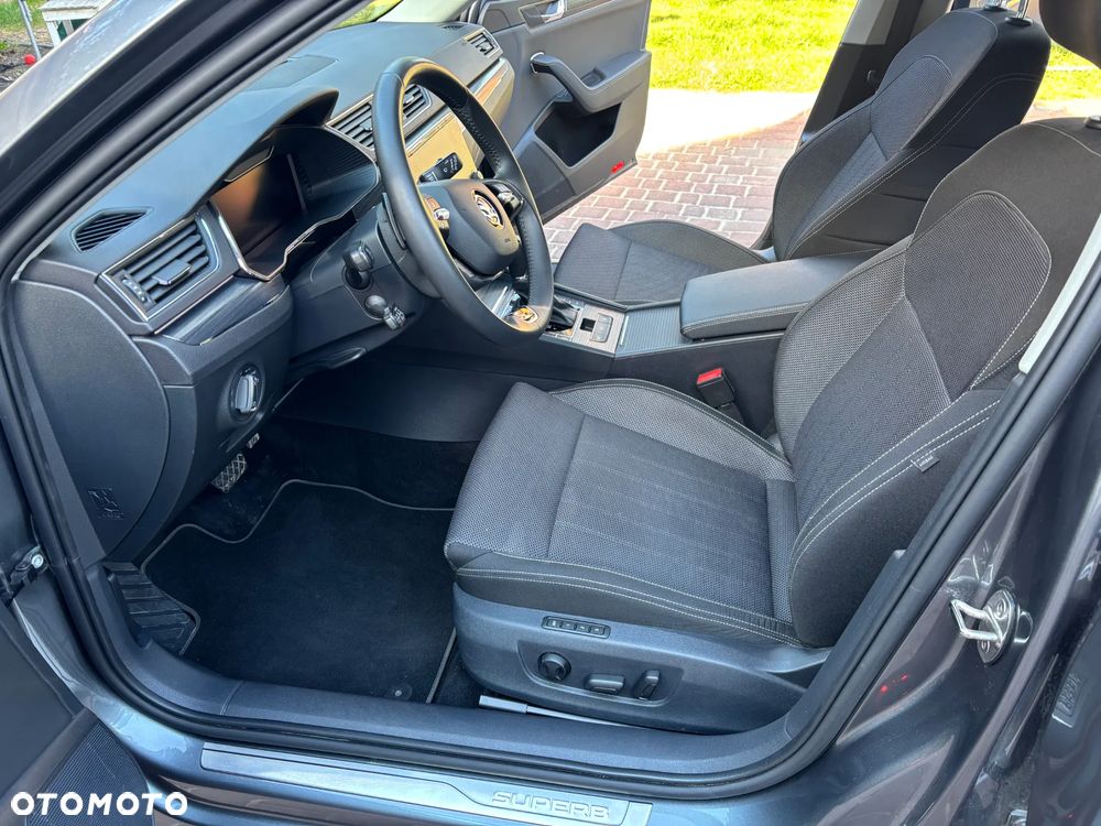Skoda Superb 2.0 TDI SCR 4x4 Style DSG - 10