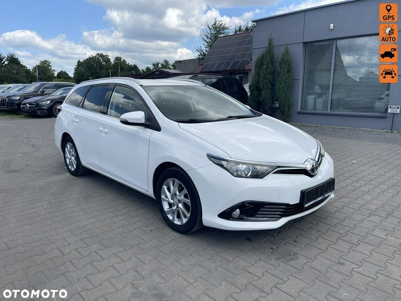 Toyota Auris 1.6 Valvematic Touring Sports Life Plus - 1