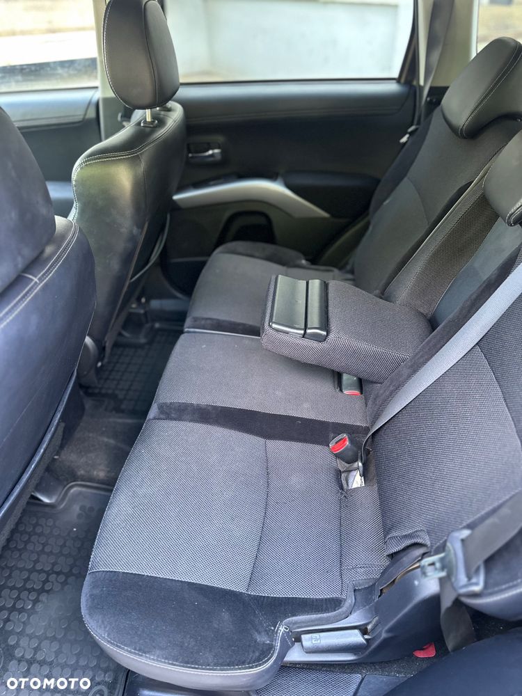 Mitsubishi Outlander 2.0 DID Intense + SE - 12