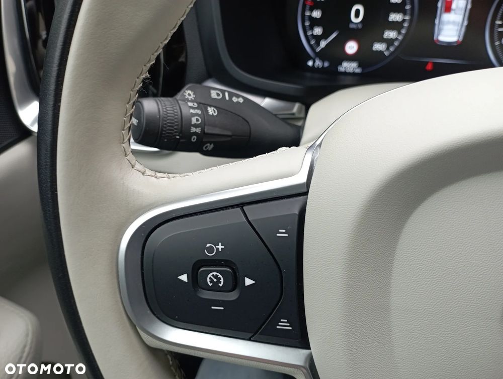 Volvo V60 D4 Momentum Pro - 25