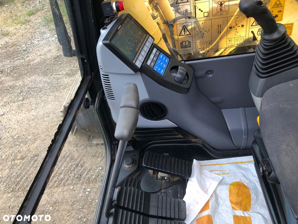 Komatsu 350LC-8 Long Reach - 9