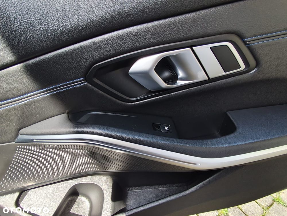 BMW Seria 3 320d xDrive MHEV M Sport sport - 17
