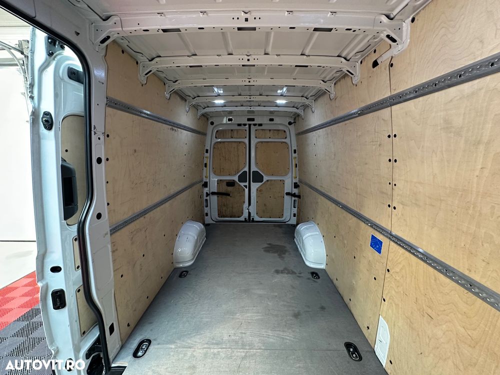 Volkswagen Crafter - 33
