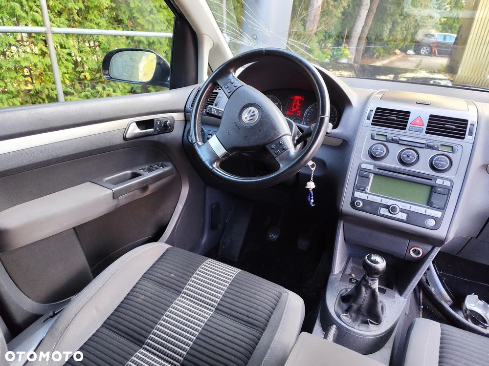 Volkswagen Touran 2.0 TDI DPF Trendline - 12