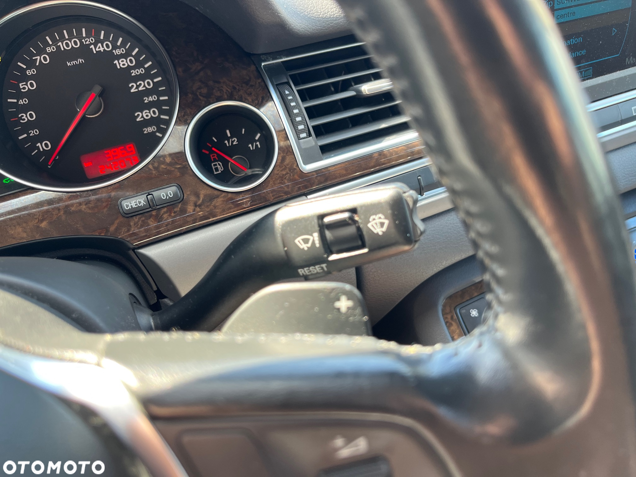 Audi A8 4.2 Quattro - 14