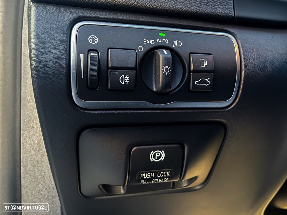 Volvo V60 D6 Plug-In-Hybrid AWD Geartronic Summum - 6