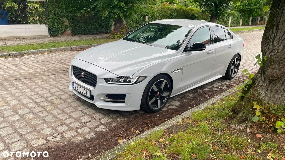 Jaguar XE 2.0 D R-Sport - 8
