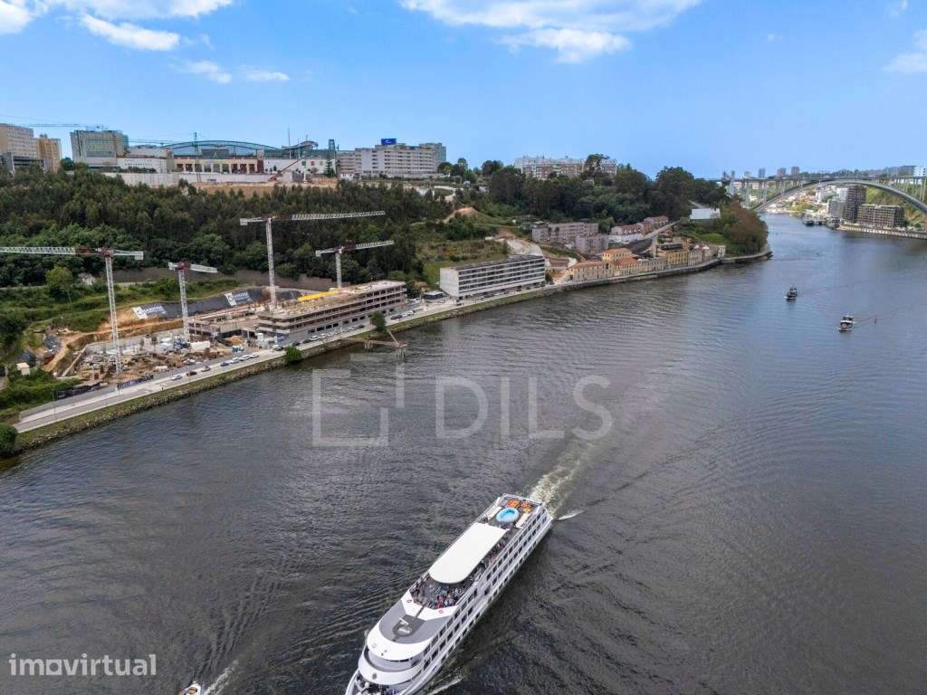 Apartamento T2 com área exterior, junto ao Rio Douro - Grande imagem: 2/85