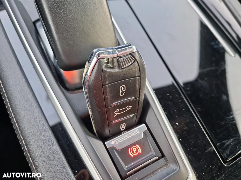 Peugeot 508 Plug-In Hybrid 225 e-EAT8 GT - 12