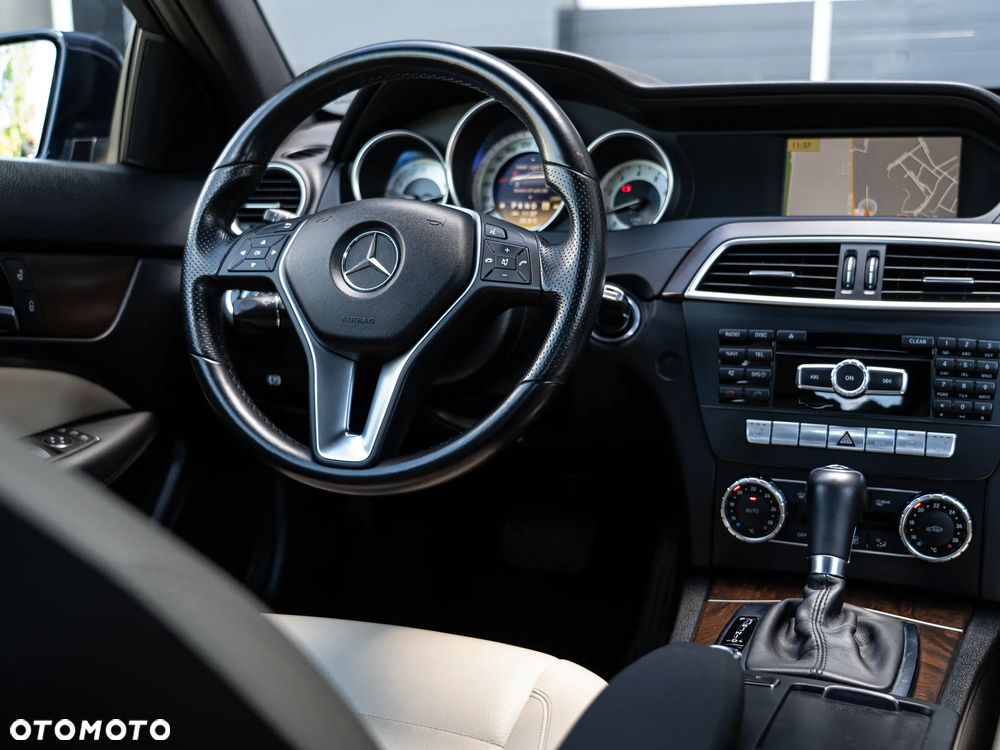Mercedes-Benz Klasa C 250 CGI BlueEff - 22