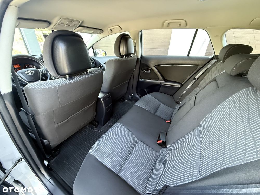 Toyota Avensis - 18