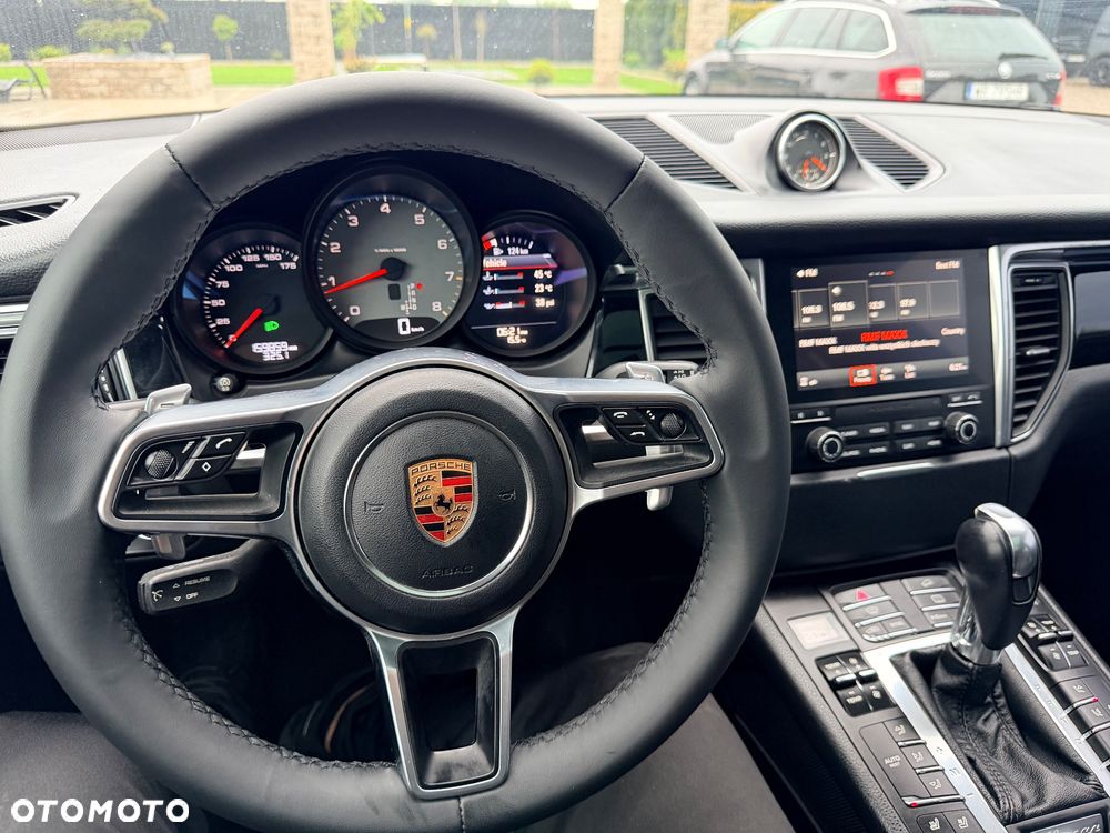 Porsche Macan S - 25