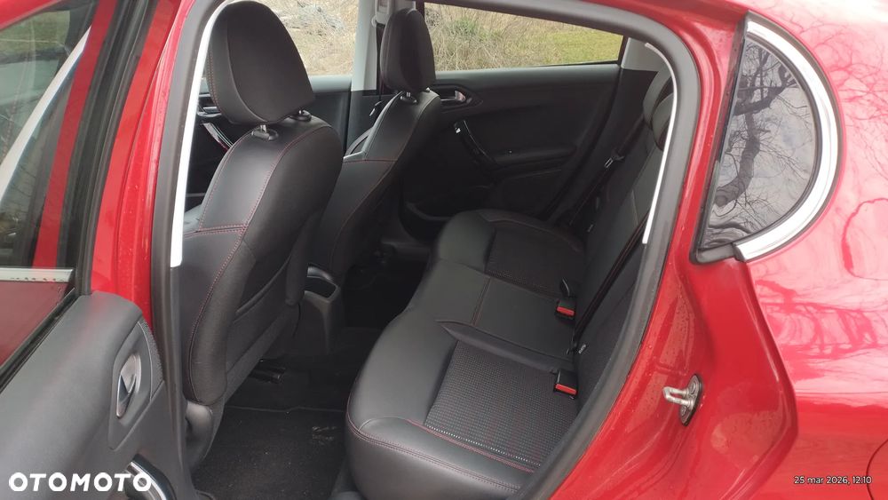 Peugeot 208 - 14