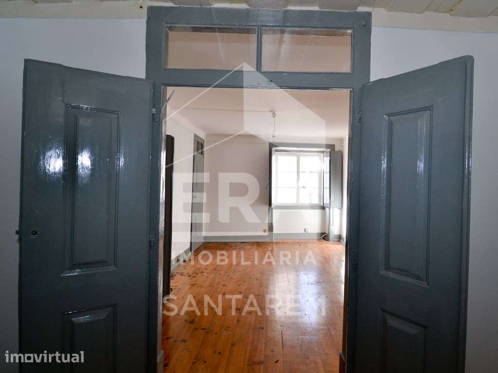 Prédio com 6 apartamentos - Grande imagem: 4/27