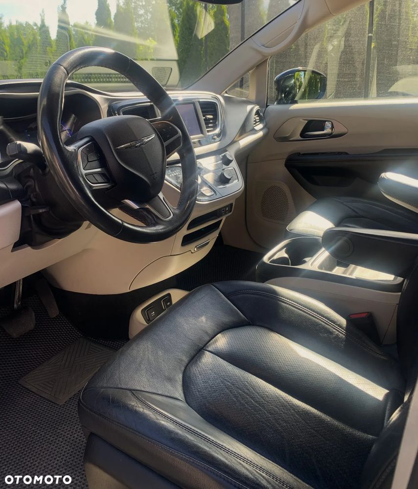 Chrysler Pacifica - 15