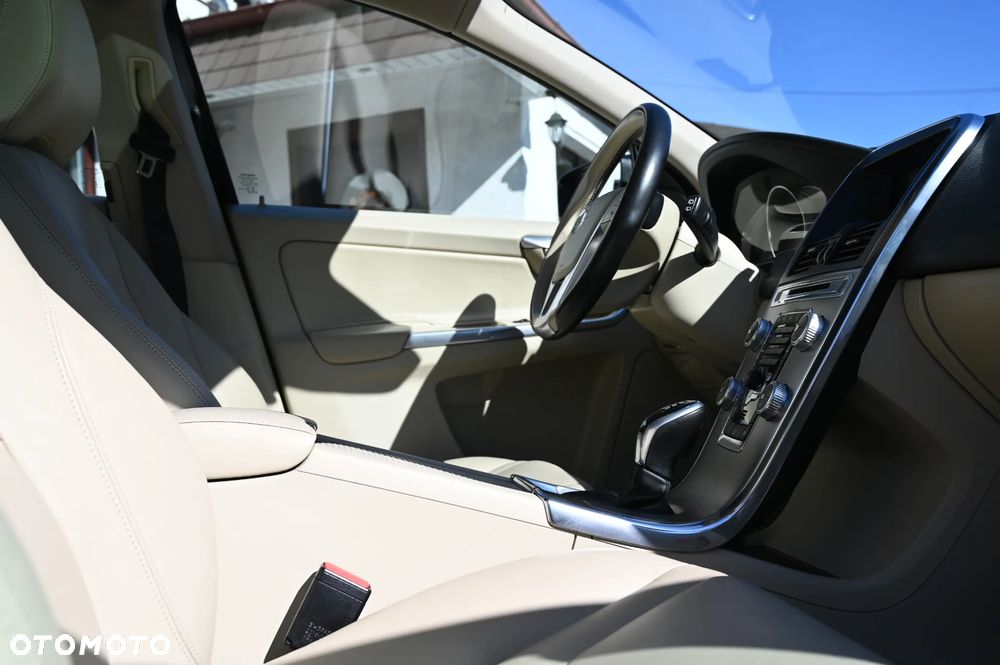 Volvo XC 60 D4 Momentum - 15