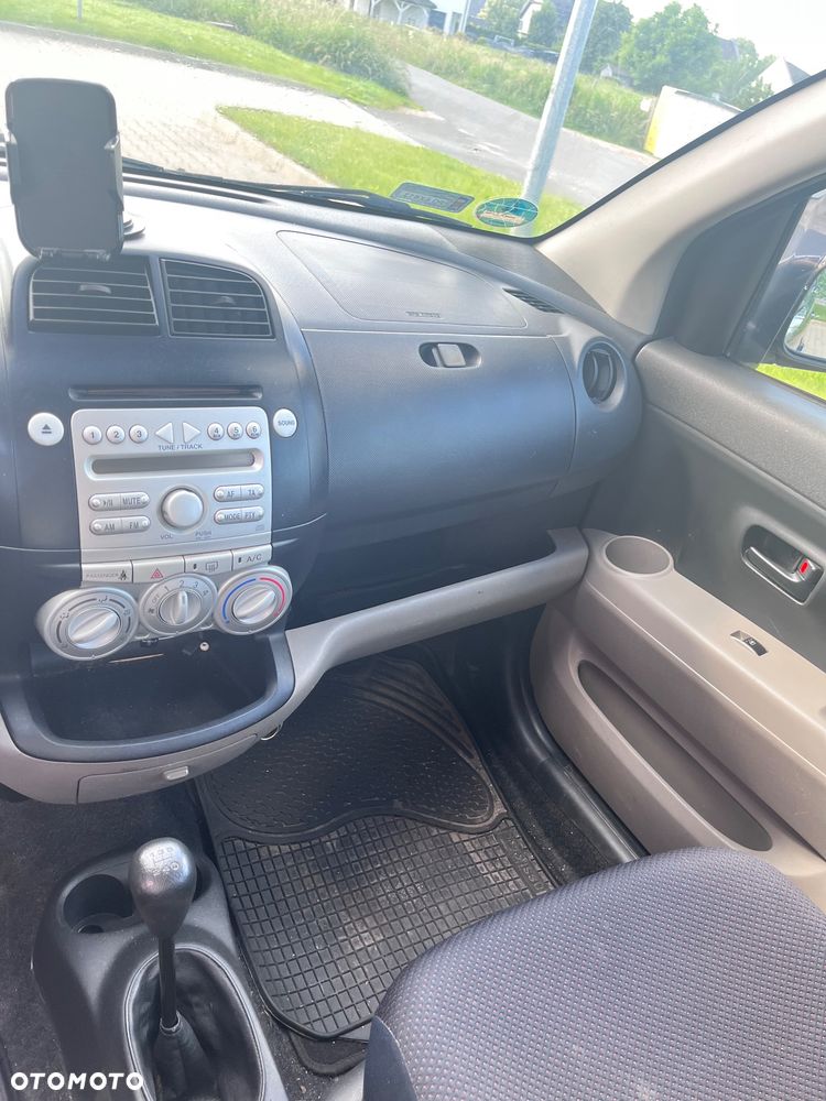 Daihatsu Sirion 1.0 - 10